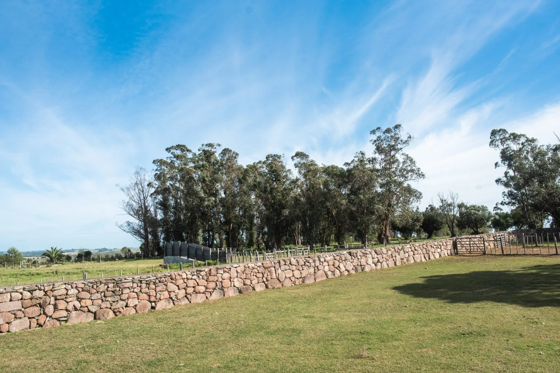 Casco y muro de piedra de Barras de Mahoma